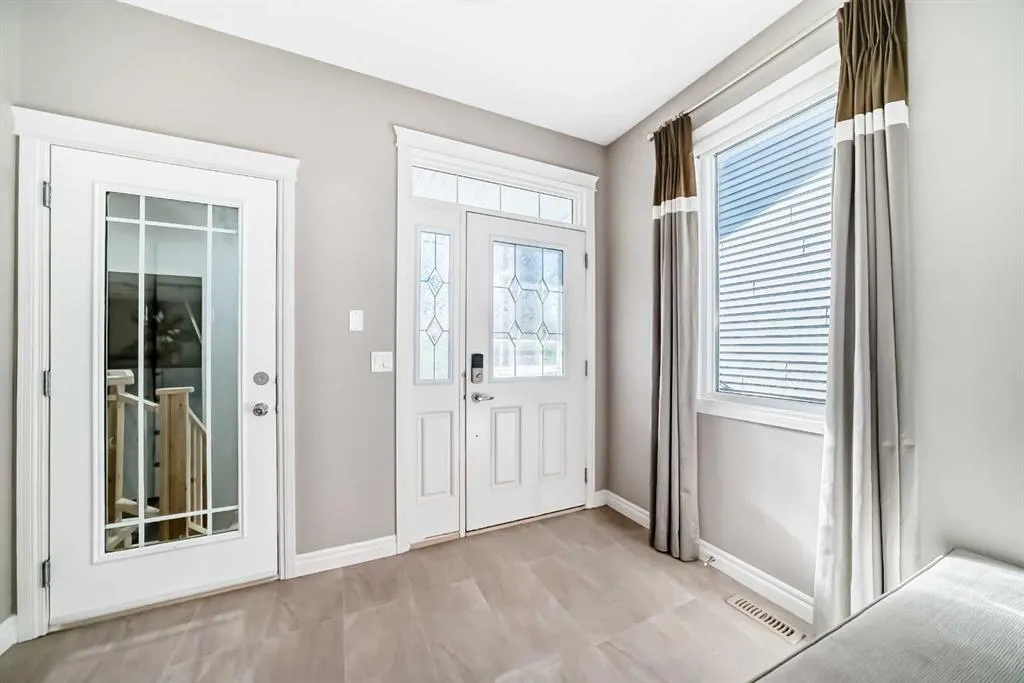 582 River Heights Crescent