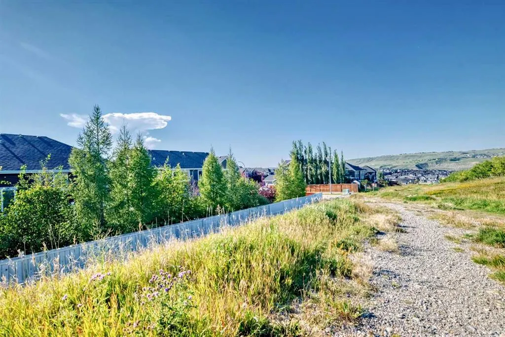 582 River Heights Crescent