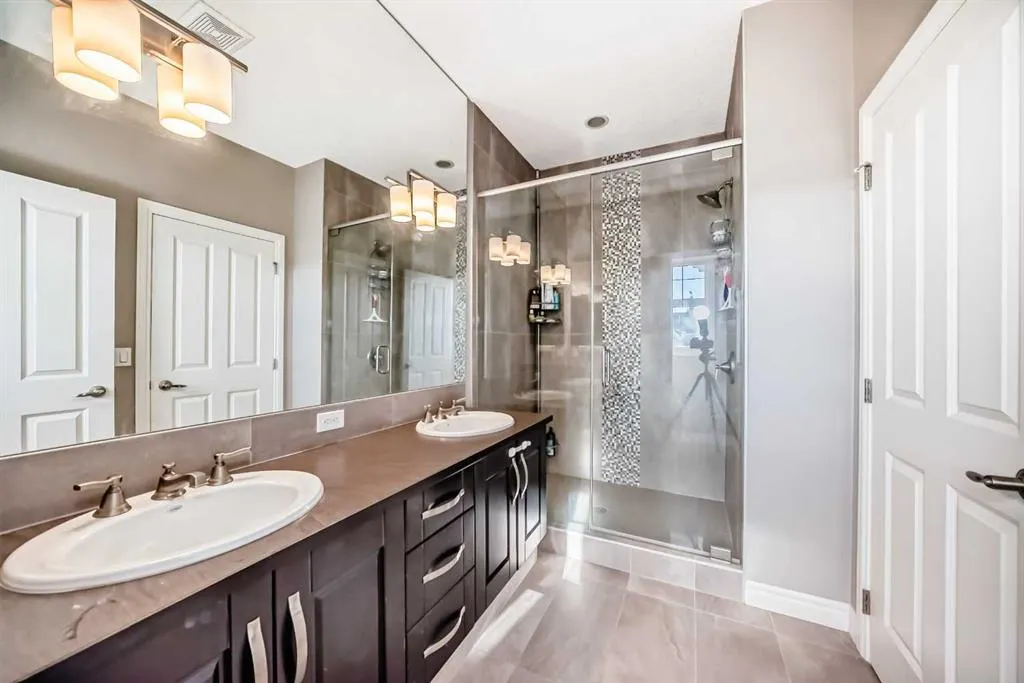 582 River Heights Crescent
