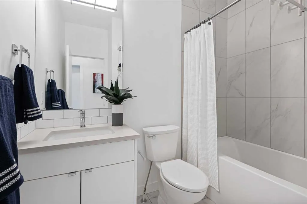 1523 20 Avenue NW, #2
