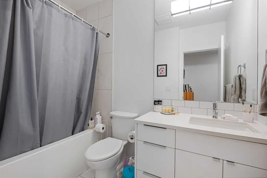 1523 20 Avenue NW, #2