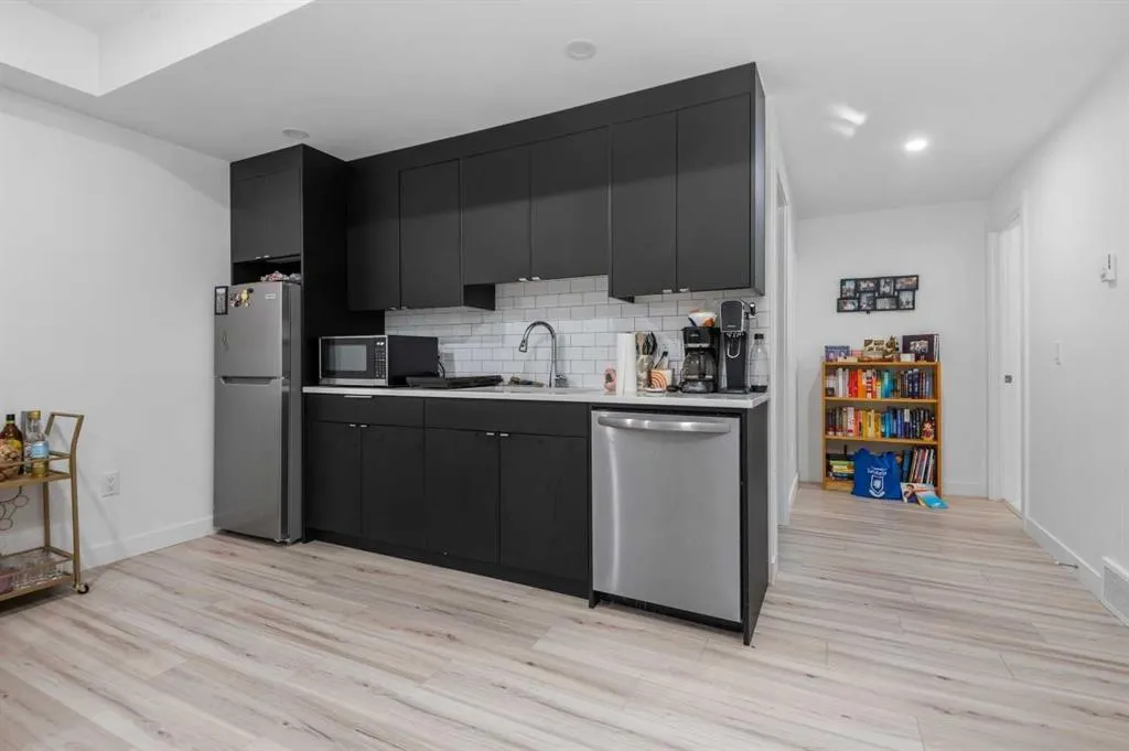 1523 20 Avenue NW, #2
