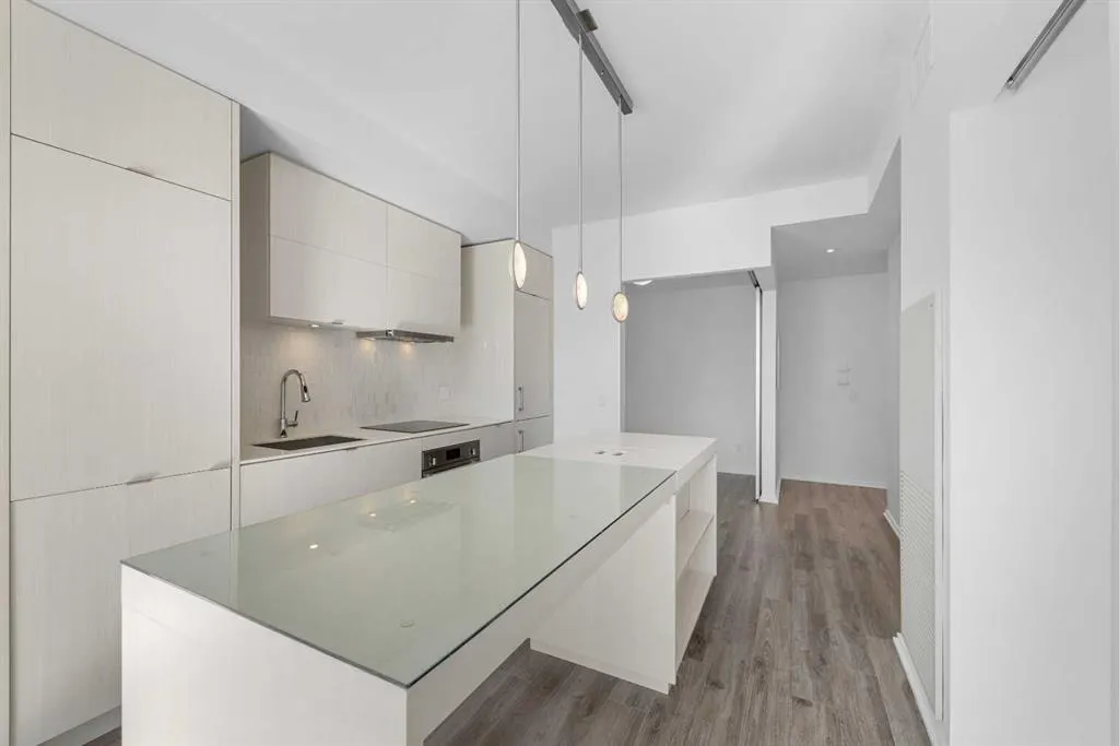 615 6 Avenue SE, #320