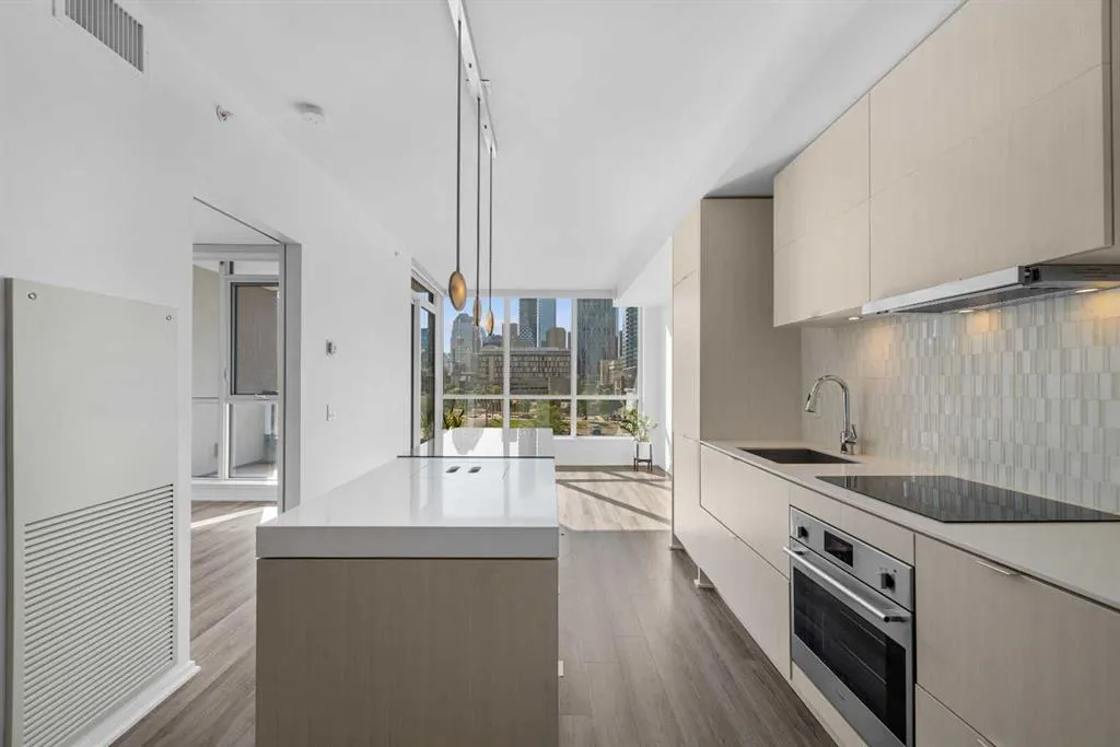 615 6 Avenue SE, #320