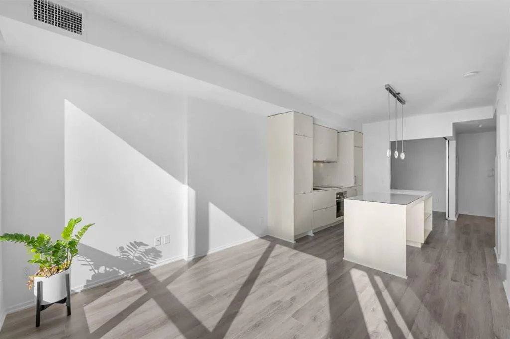 615 6 Avenue SE, #320