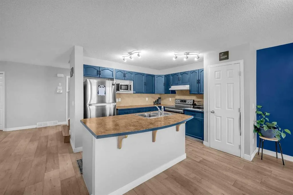 233 Saddlecrest Way NE