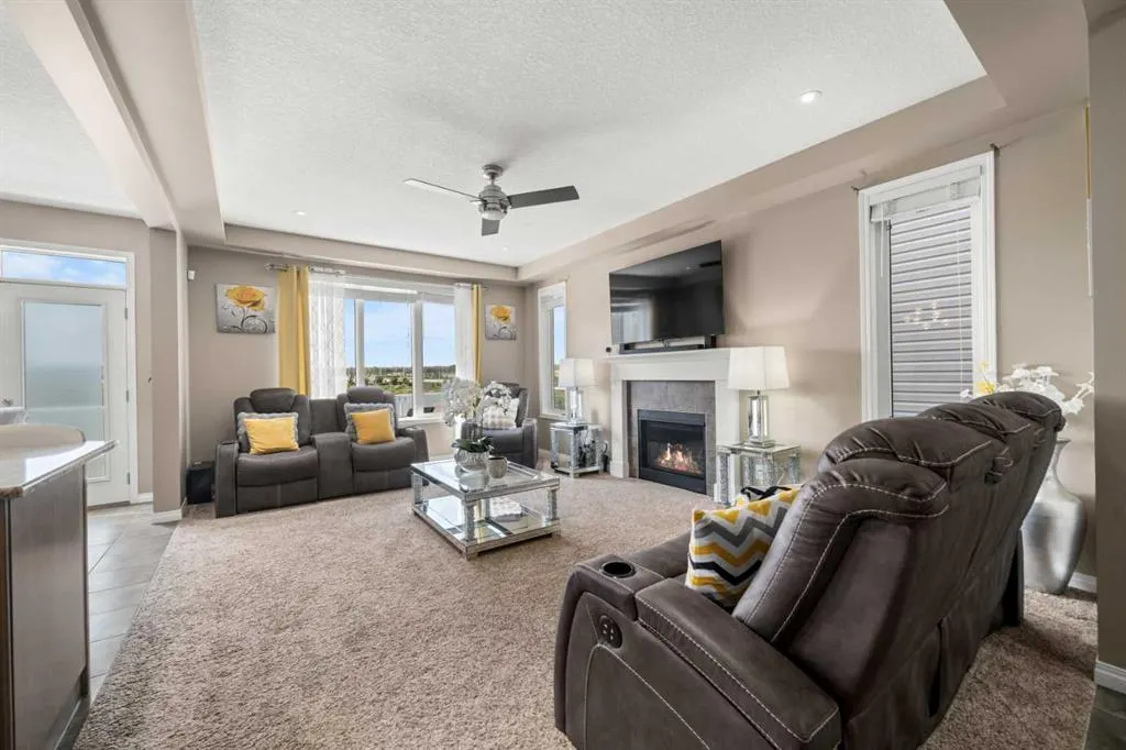 353 Windrow Crescent SW