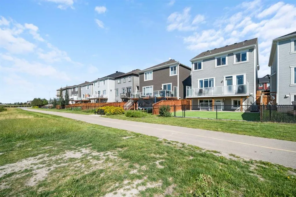 353 Windrow Crescent SW
