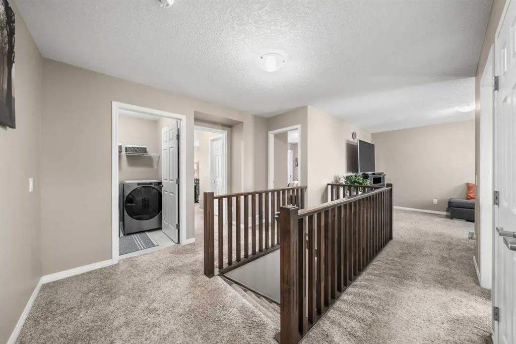 353 Windrow Crescent SW