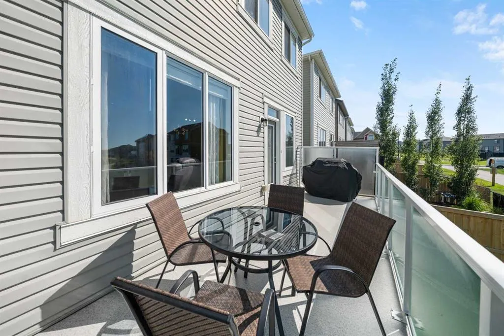 353 Windrow Crescent SW