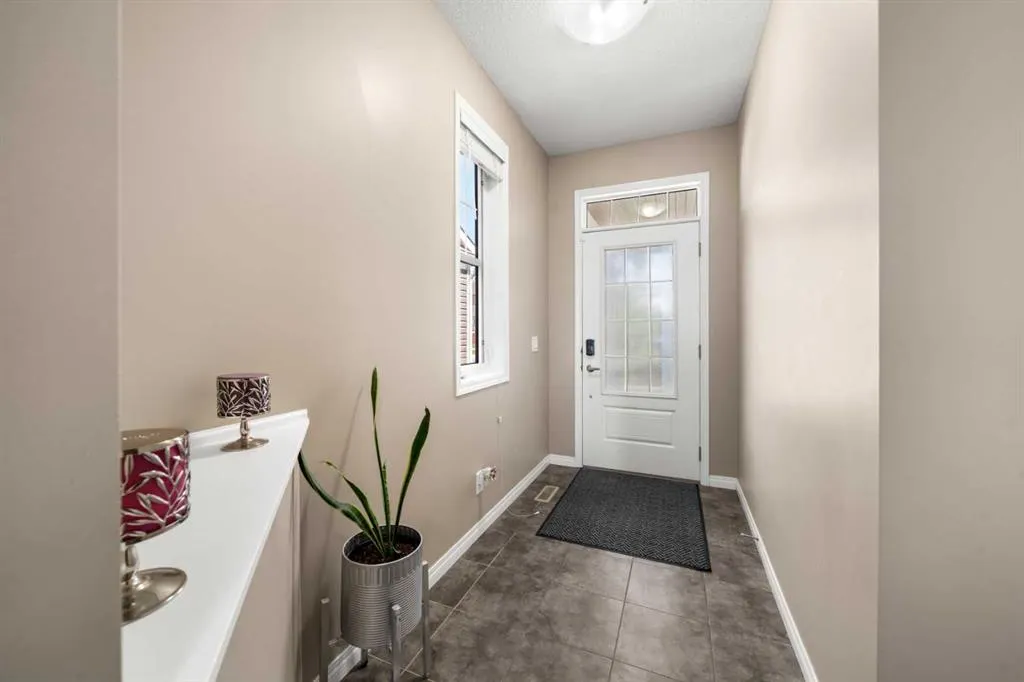 353 Windrow Crescent SW