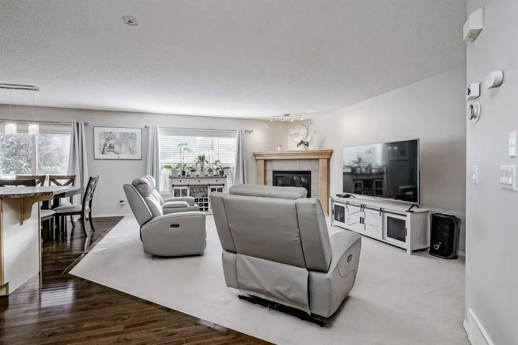 186 Everstone Drive SW