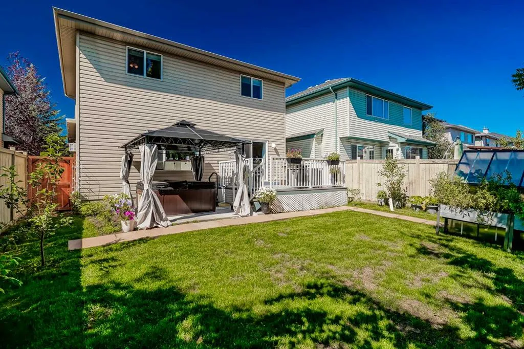 186 Everstone Drive SW