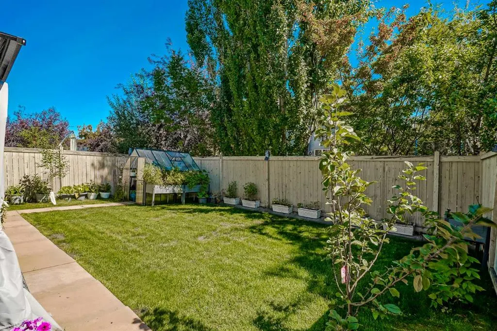 186 Everstone Drive SW