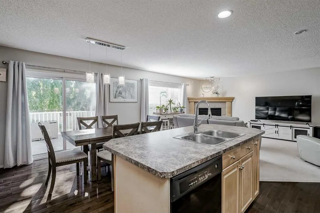 186 Everstone Drive SW