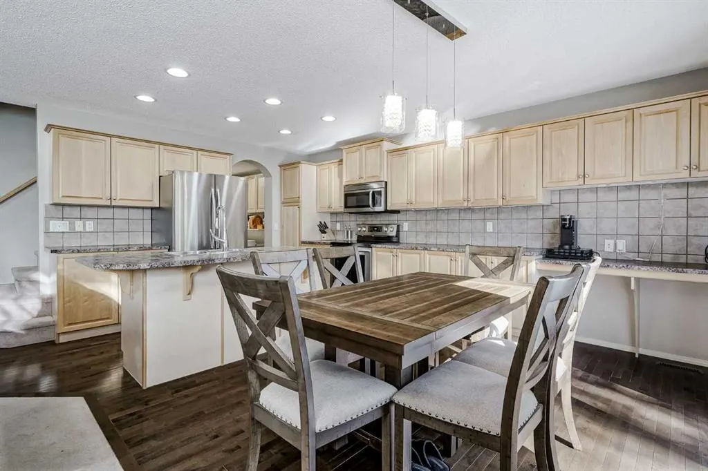 186 Everstone Drive SW