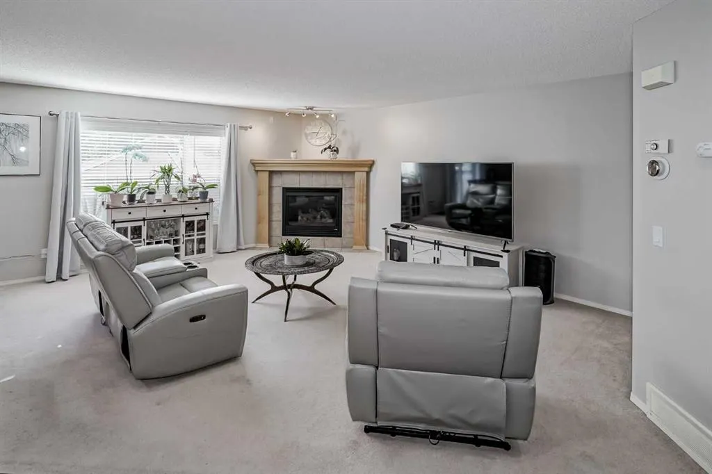 186 Everstone Drive SW