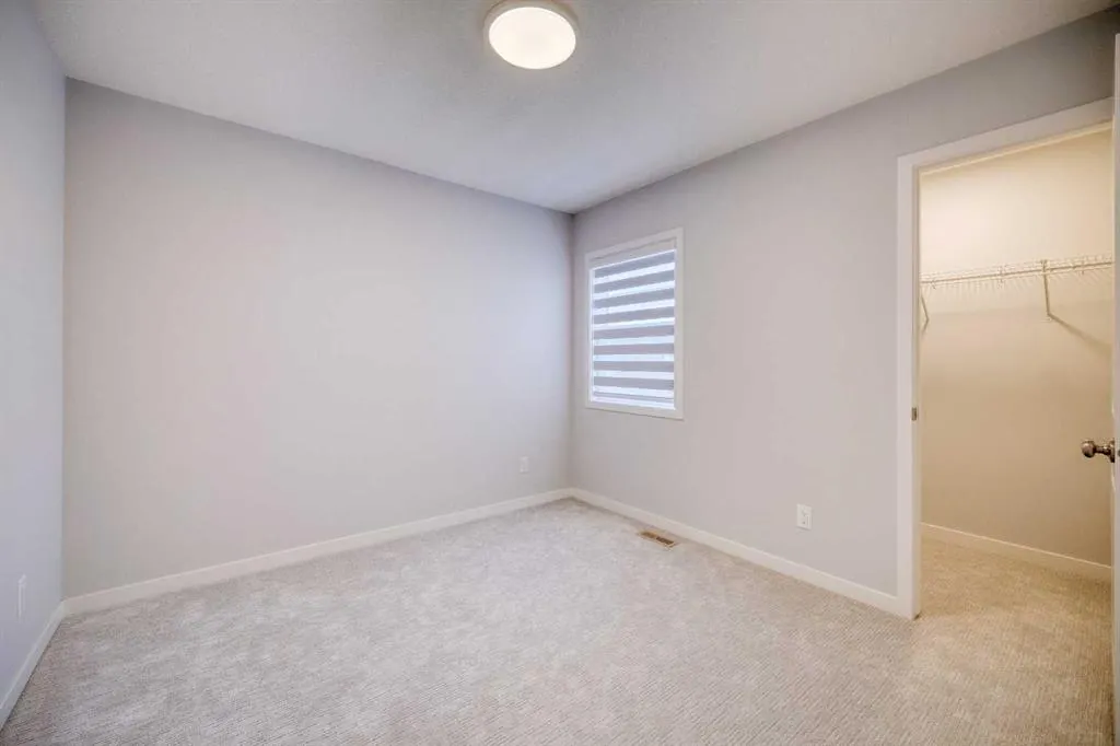 156 Ambleside Crescent NW