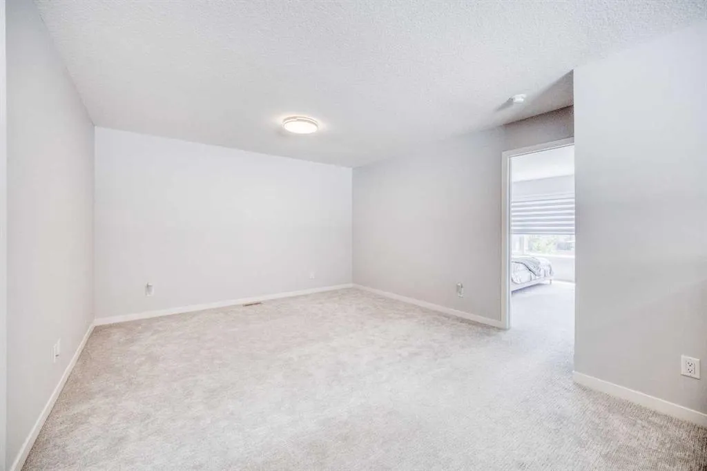 156 Ambleside Crescent NW
