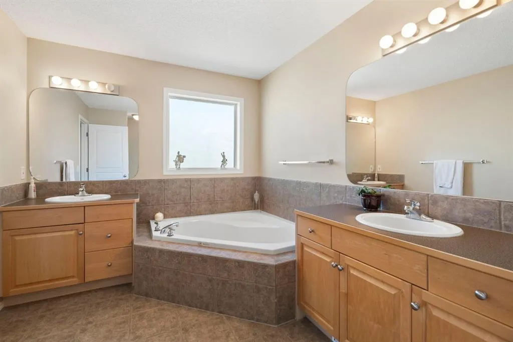 35 Valley Stream Manor NW