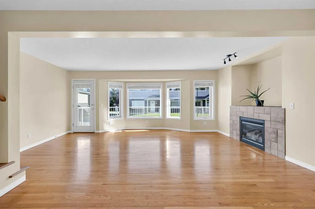 362 Regal Park NE
