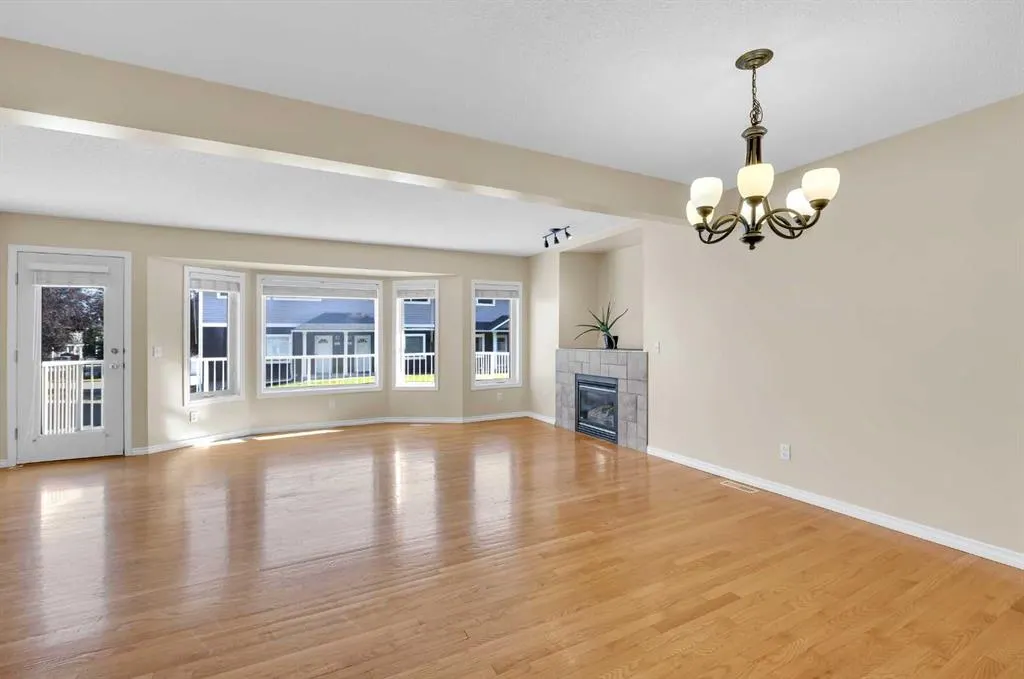 362 Regal Park NE