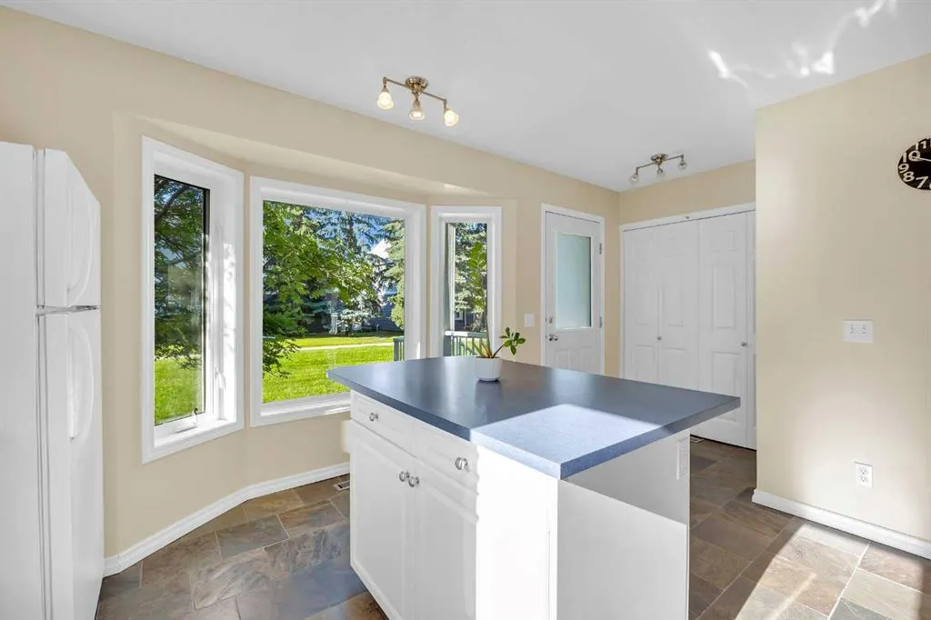 362 Regal Park NE