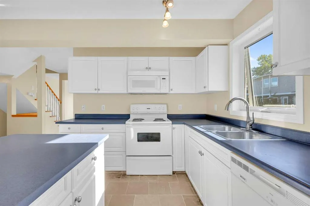 362 Regal Park NE