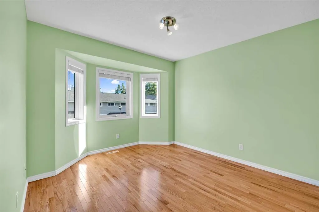 362 Regal Park NE