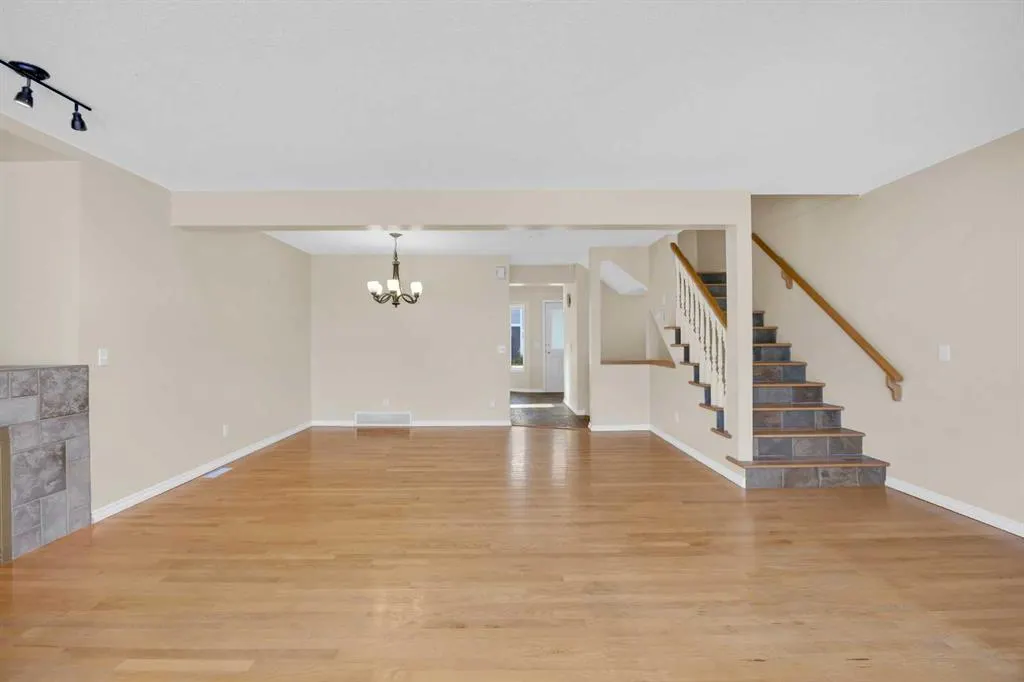 362 Regal Park NE