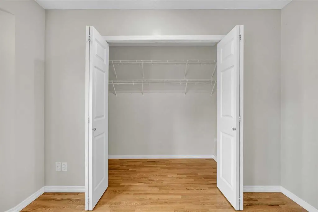 362 Regal Park NE
