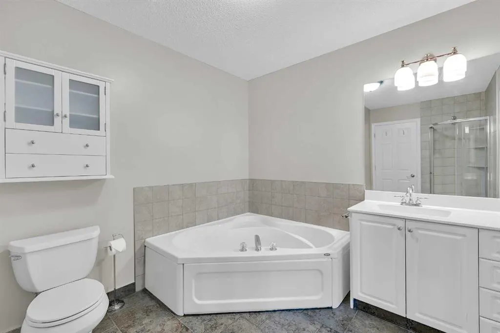 362 Regal Park NE