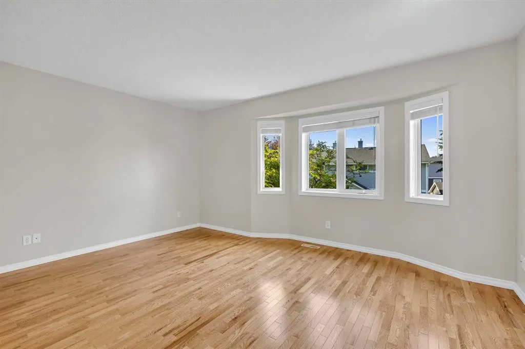 362 Regal Park NE