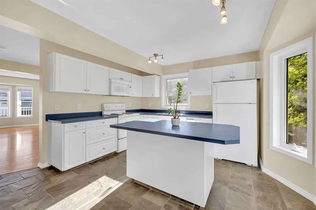 362 Regal Park NE