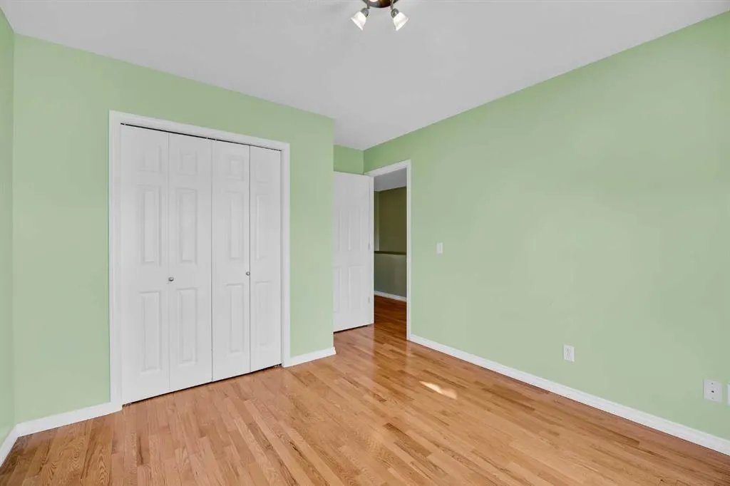362 Regal Park NE
