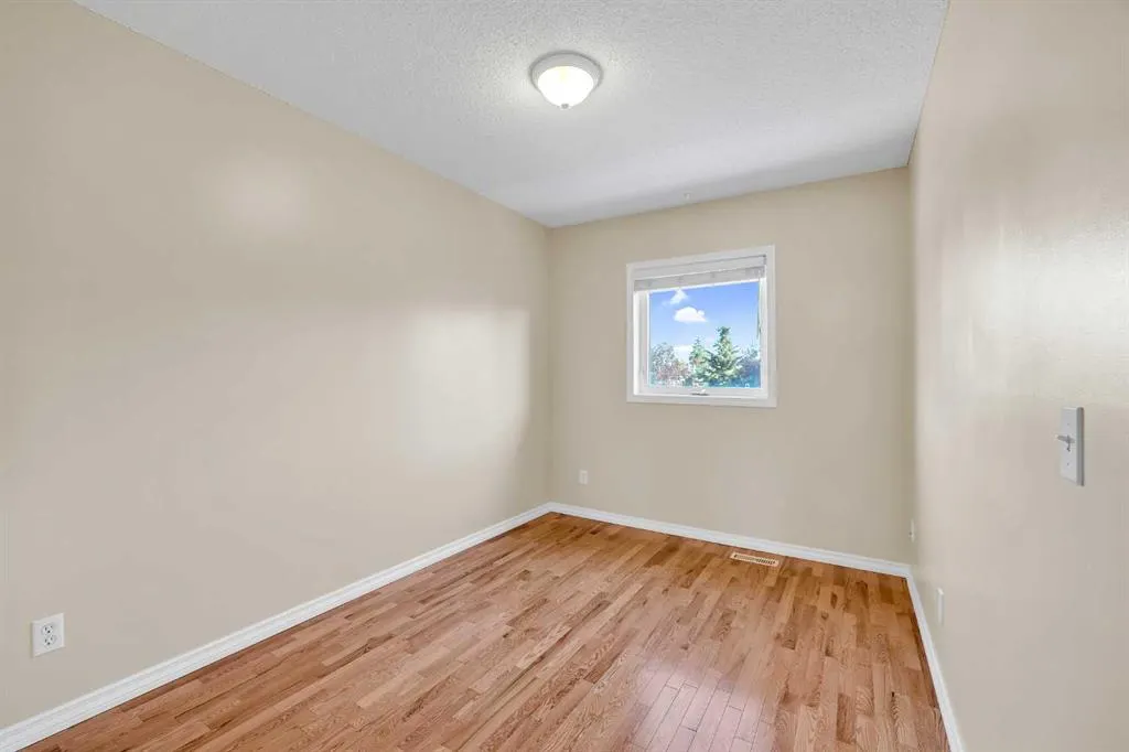 362 Regal Park NE