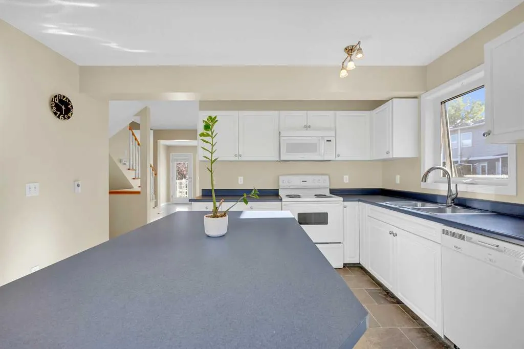 362 Regal Park NE
