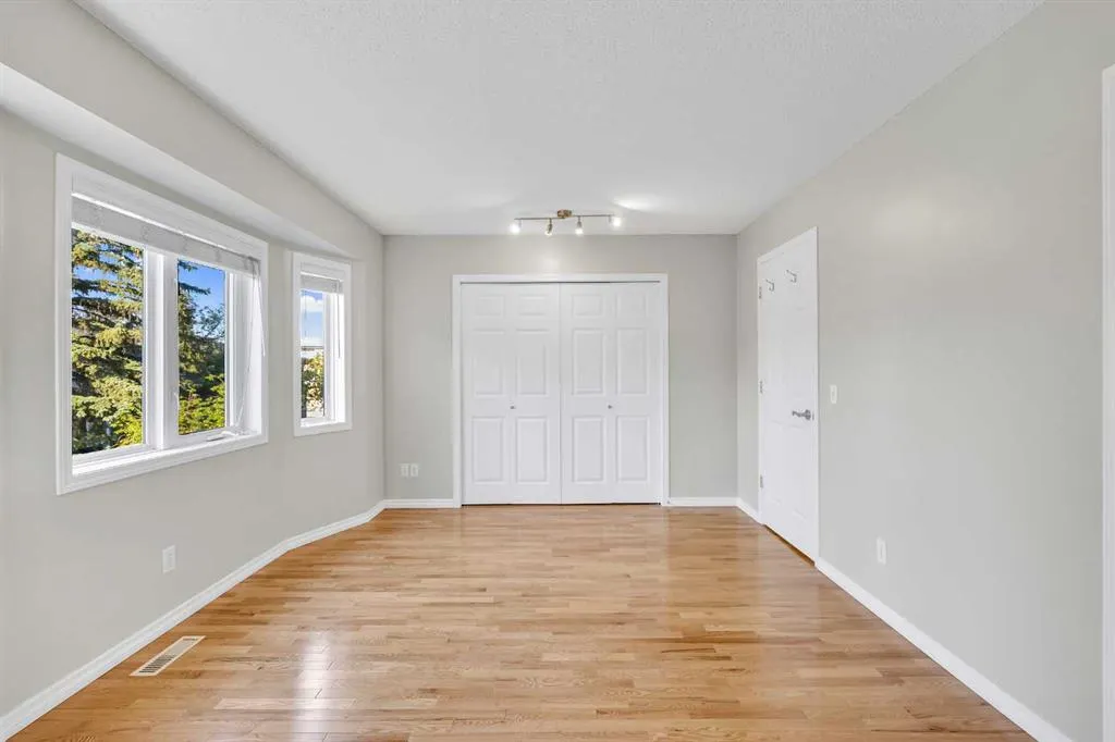 362 Regal Park NE