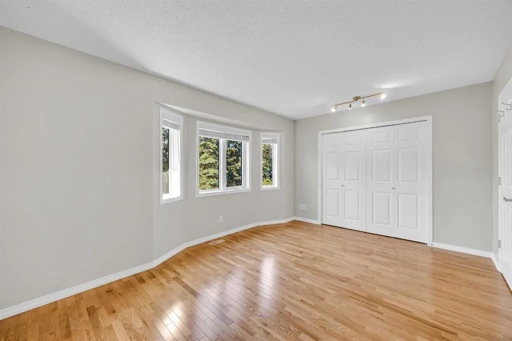 362 Regal Park NE