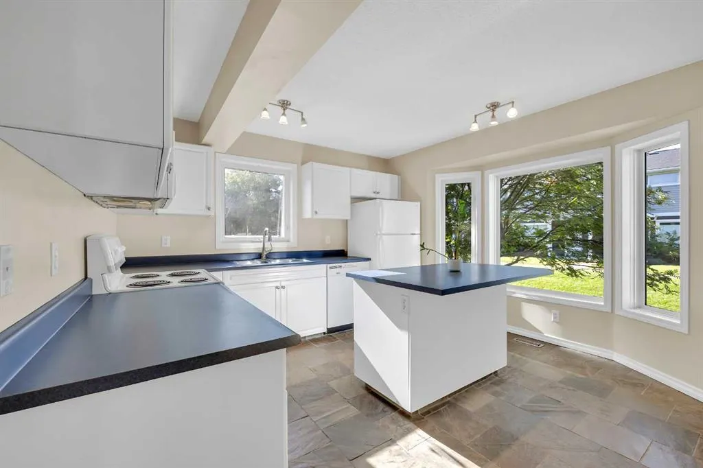 362 Regal Park NE