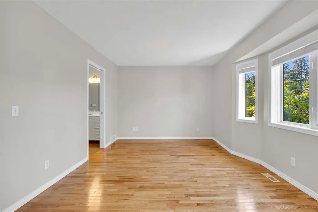 362 Regal Park NE