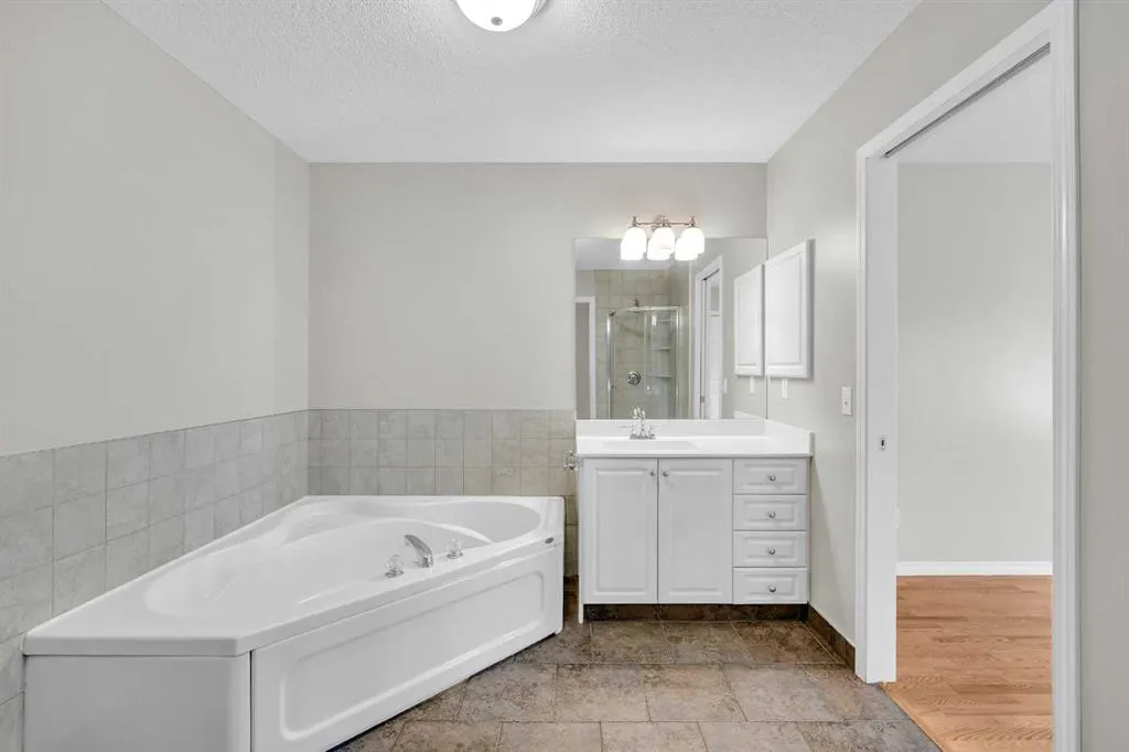 362 Regal Park NE