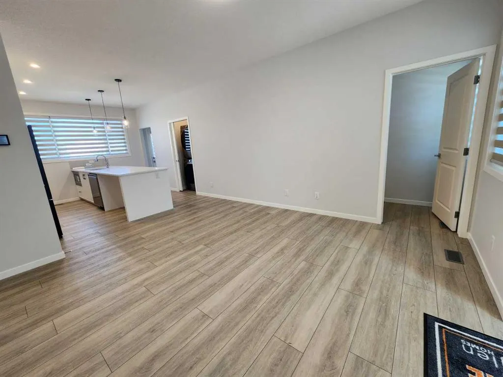 73 Herron Common NE