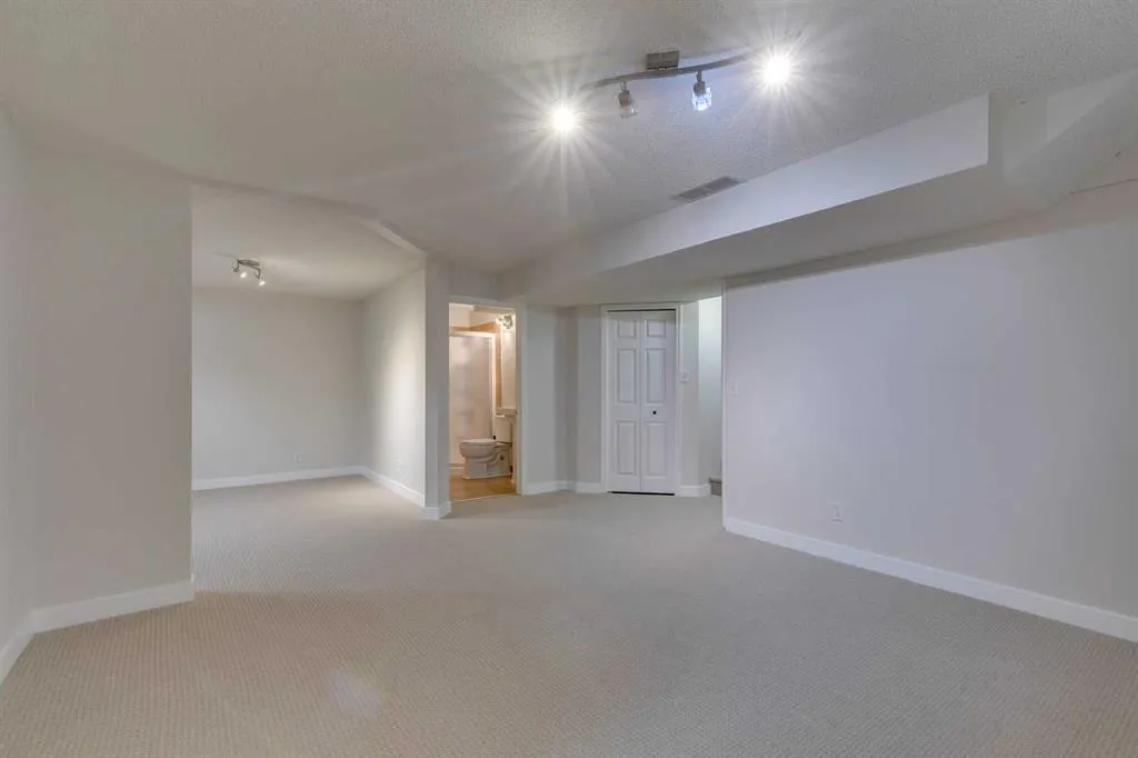 54 Somerset Way SW