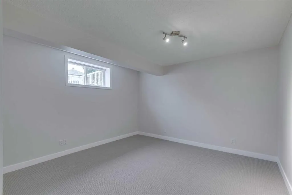54 Somerset Way SW