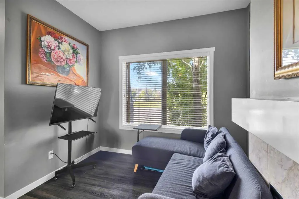 11 Copperpond Landing SE