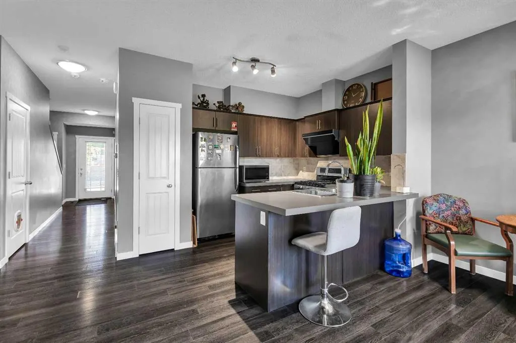 11 Copperpond Landing SE