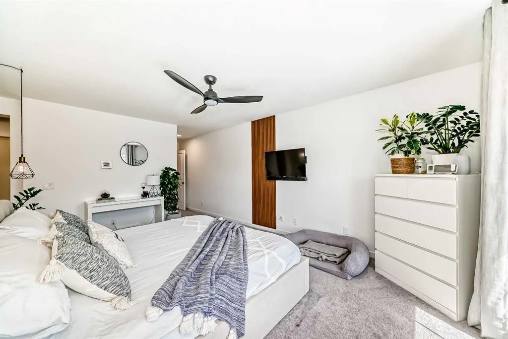 12 Magnolia Crescent SE
