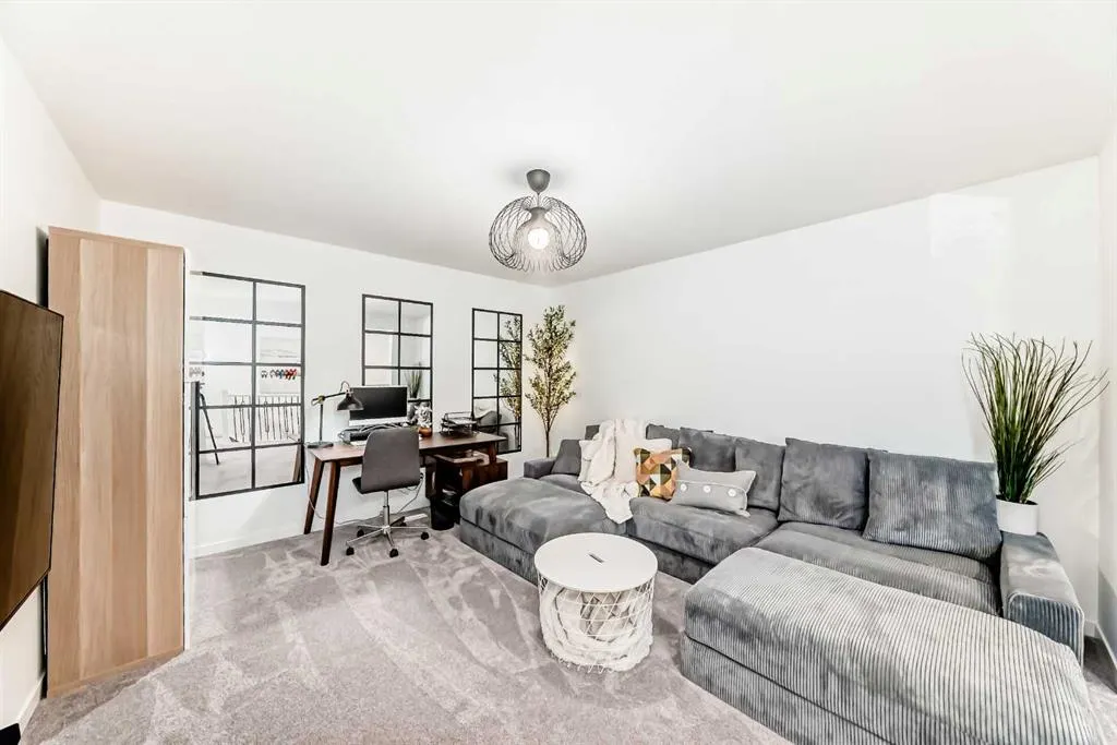 12 Magnolia Crescent SE