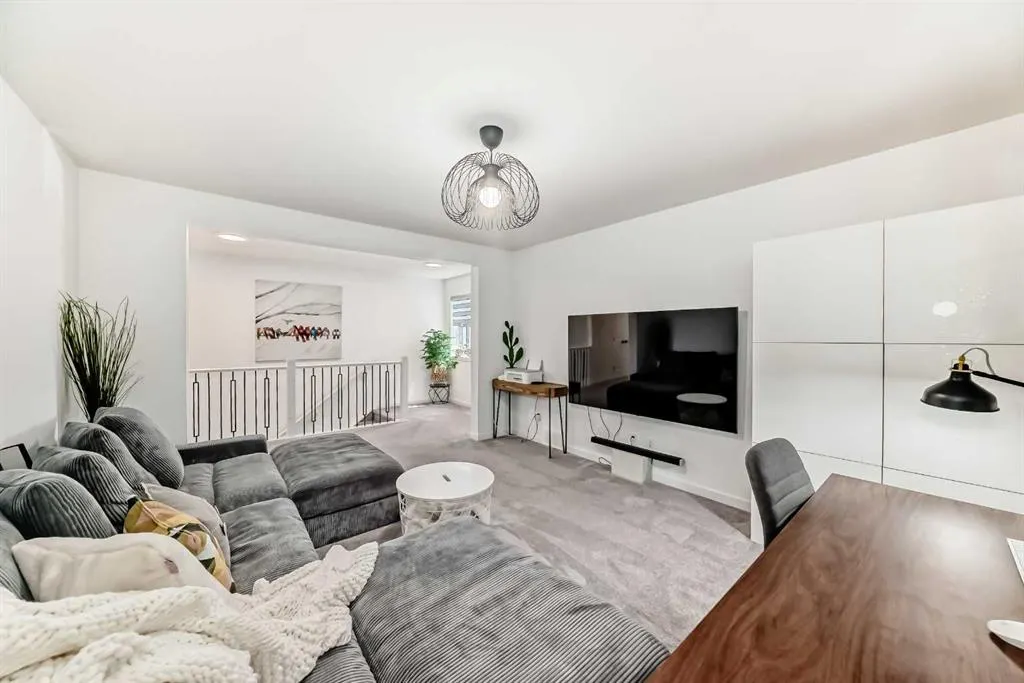 12 Magnolia Crescent SE